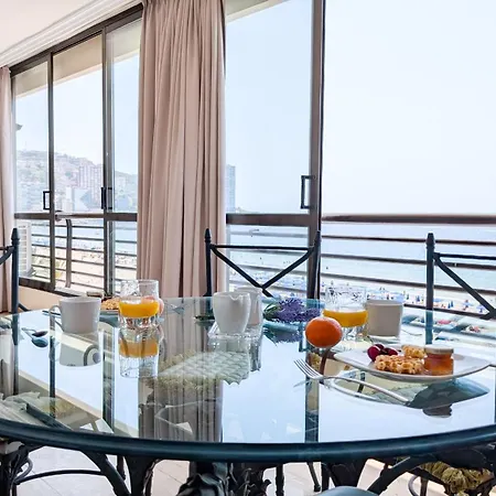 דירה Arenas Beachfront