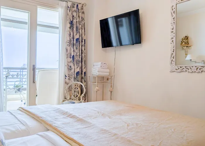 Апартаменты Arenas Beachfront *